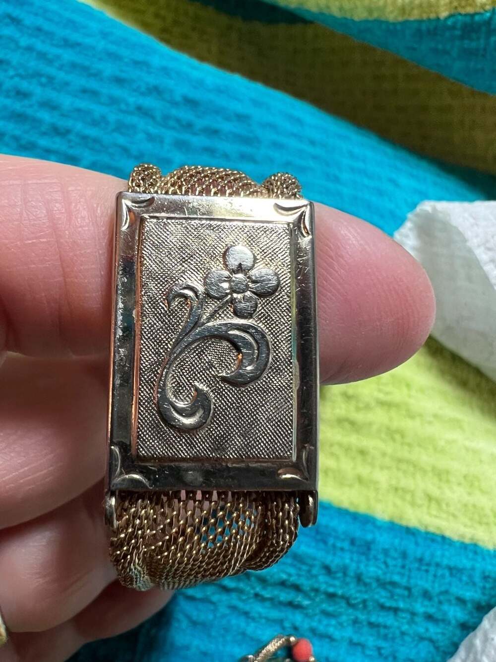Vintage Gold Tone Mesh Expansion Link Bracelet Floral Etched Panel